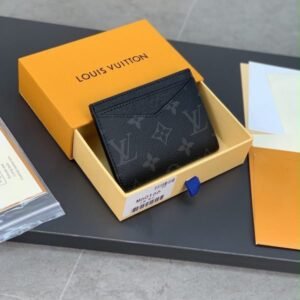LOUIS VUITTON cardholder